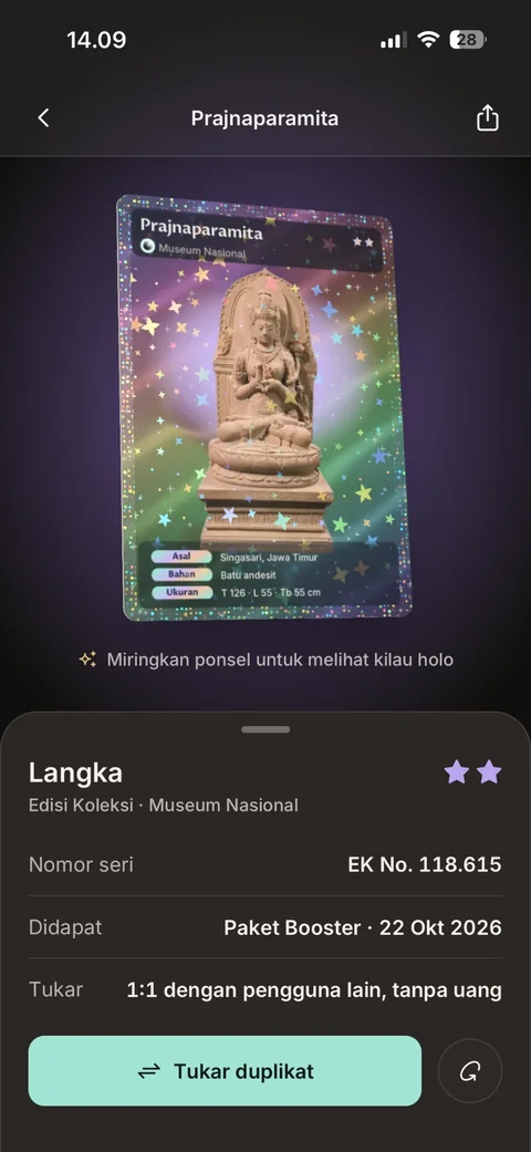 Kartu Prajnaparamita dengan kilau holo. Kartu ini tingkat Langka, dari Edisi Koleksi Museum Nasional. Nomor seri EK No. 118.615. Pengguna mendapatkannya dari Paket Booster pada 22 Oktober 2026. Kartu bisa ditukar 1:1 dengan pengguna lain, tanpa uang.